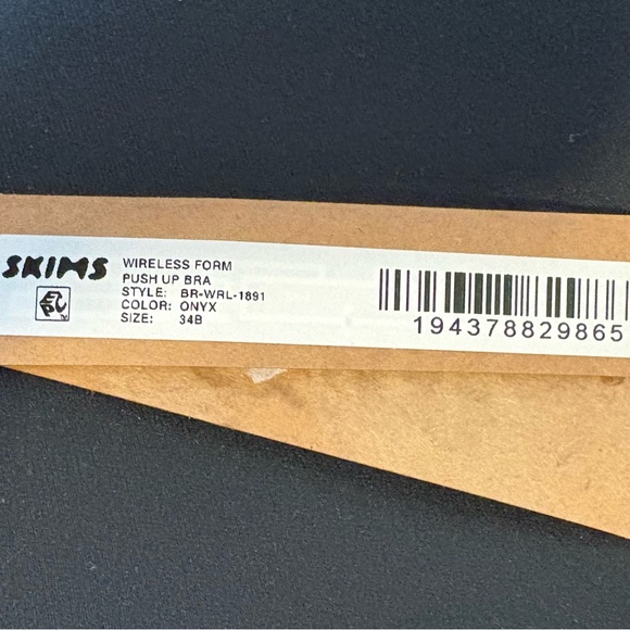 SKIMS Kim Kardashian wireless form push up bra 34B new with tags - Picture 4 of 4